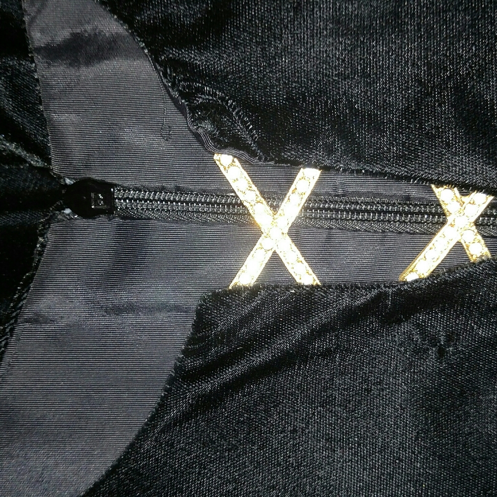 Jeweled neckline detailed Black Velvet dress - Picture 9 of 11